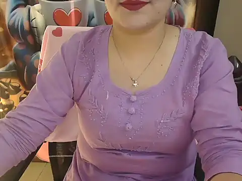 Snapshot of _chitranshi chatting on 04/29/26, 06:17 chitranshi online show from 04/29/26, 06:17