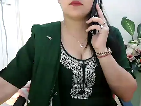 Snapshot of _chitranshi chatting on 06/23/26, 05:27 chitranshi online show from 06/23/26, 05:27