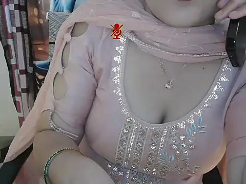 Snapshot of _chitranshi chatting on 05/07/26, 05:22 chitranshi online show from 05/07/26, 05:22