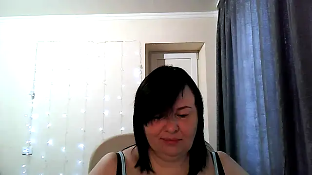 Snapshot of EmilliXXX chatting on 02/23/26, 08:04 EmilliXXX online show from 02/23/26, 08:04