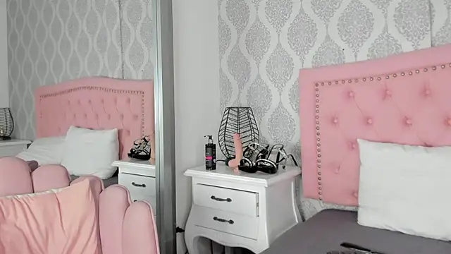 Snapshot of luciana_lopez_7 chatting on 03/02/26, 03:40 luciana lopez 7 online show from 03/02/26, 03:40