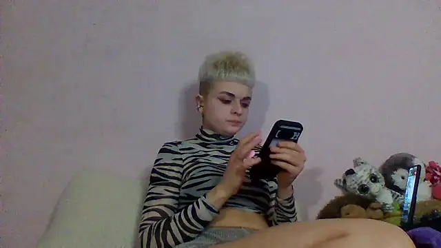 AlisaDear257 online show from 04/15/26, 07:18