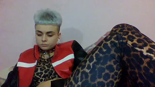 Snapshot of AlisaDear257 chatting on 02/25/26, 01:22 AlisaDear257 online show from 02/25/26, 01:22