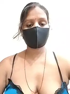 Snapshot of ankita077 chatting on 06/18/26, 11:04 ankita077 online show from 06/18/26, 11:04