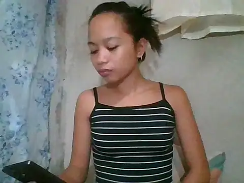 Snapshot of Asianpinay_Skinny1818 chatting on 05/16/26, 10:42 Asianpinay Skinny1818 online show from 05/16/26, 10:42