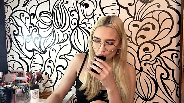 Snapshot of Kat_Catherine chatting on 02/28/26, 11:10 Kat Catherine online show from 02/28/26, 11:10