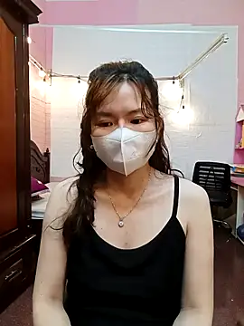 Snapshot of Trang26 chatting on 02/26/26, 12:43 Trang26 online show from 02/26/26, 12:43