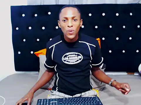 NtandoXx online show from 04/06/26, 11:06
