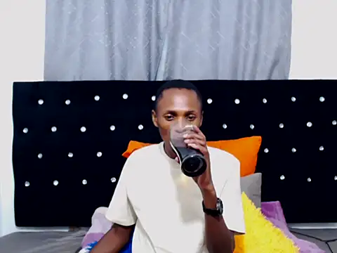 NtandoXx online show from 04/10/26, 03:02