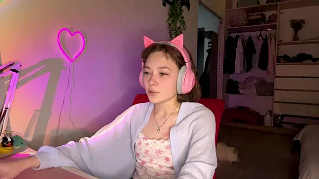 Snapshot of SlunkRear chatting on 02/18/26, 10:17 SlunkRear online show from 02/18/26, 10:17