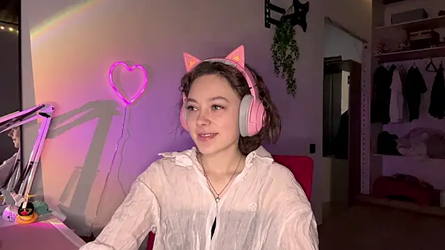 Snapshot of SlunkRear chatting on 02/17/26, 10:07 SlunkRear online show from 02/17/26, 10:07