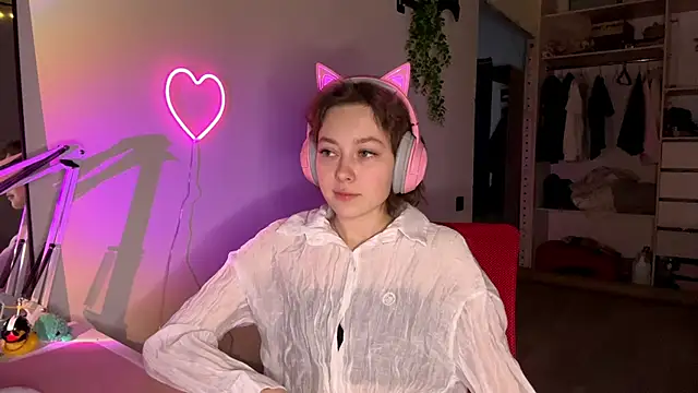 Snapshot of SlunkRear chatting on 02/15/26, 10:09 SlunkRear online show from 02/15/26, 10:09