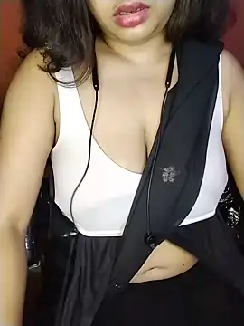 Hot-mohine online show from 06/15/26, 03:44