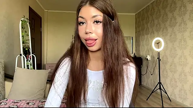 Snapshot of You_Club_Winx chatting on 06/07/26, 08:30 You Club Winx online show from 06/07/26, 08:30