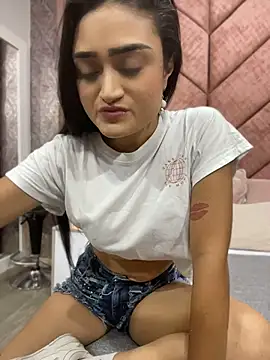 Sunny Linn online show from 04/11/26, 03:16