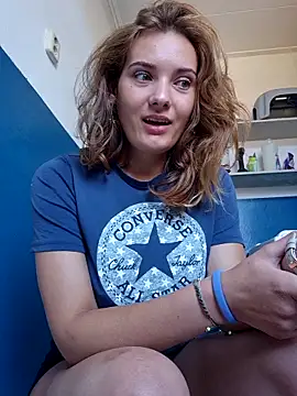 sweetsophie69 online show from 04/22/26, 01:07