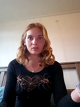 sweetsophie69 online show from 04/24/26, 06:21