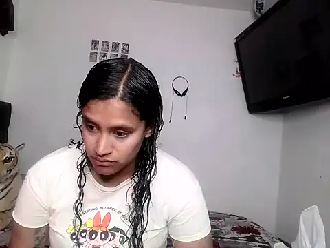 luna E online show from 02/17/26, 01:08