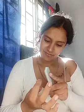 luna E online show from 02/25/26, 08:08