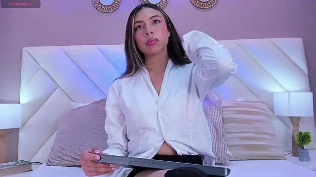 ValeryGomezz online show from 04/23/26, 03:13