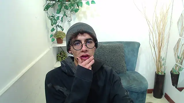 Snapshot of AaronBeer_ chatting on 02/25/26, 11:43 AaronBeer online show from 02/25/26, 11:43