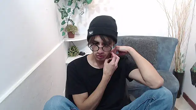 Snapshot of AaronBeer_ chatting on 02/28/26, 11:43 AaronBeer online show from 02/28/26, 11:43