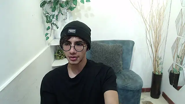 Snapshot of AaronBeer_ chatting on 02/14/26, 11:32 AaronBeer online show from 02/14/26, 11:32