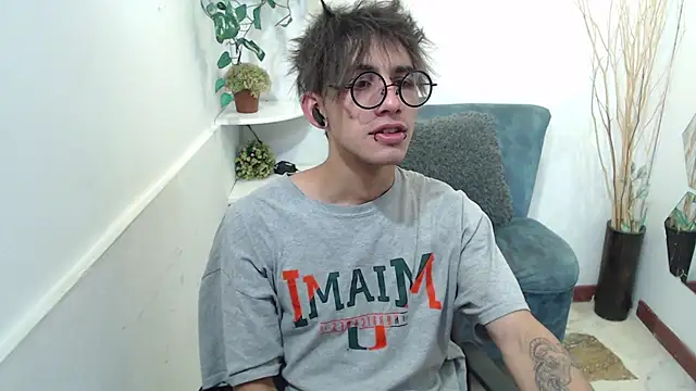 Snapshot of AaronBeer_ chatting on 02/23/26, 11:33 AaronBeer online show from 02/23/26, 11:33