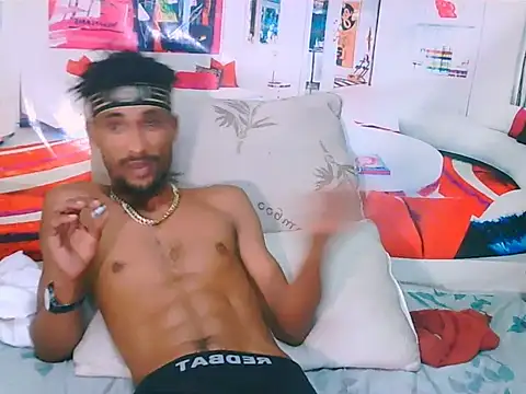 Snapshot of EroticPoison69 chatting on 02/13/26, 05:57 EroticPoison69 online show from 02/13/26, 05:57