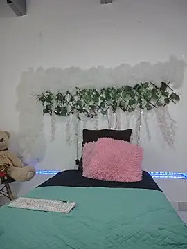 laila d online show from 06/10/26, 10:22