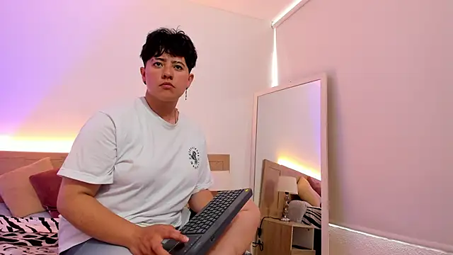 Snapshot of Gaia_n_Nix chatting on 02/13/26, 08:09 Gaia n Nix online show from 02/13/26, 08:09