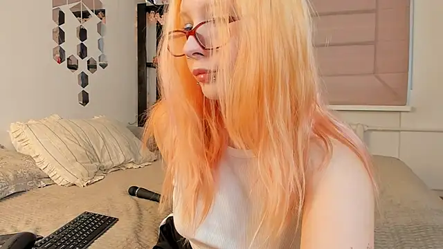 WarmAtEdges online show from 04/14/26, 02:33