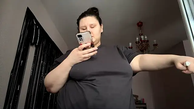 Snapshot of BadGirlBloom chatting on 02/24/26, 02:29 BadGirlBloom online show from 02/24/26, 02:29