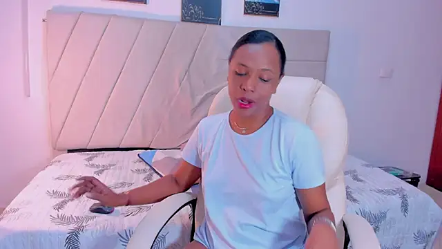 samaraa smith1 online show from 04/17/26, 12:19