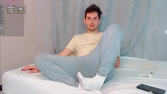 Snapshot of Luc_7 chatting on 02/28/26, 07:13 Luc 7 online show from 02/28/26, 07:13