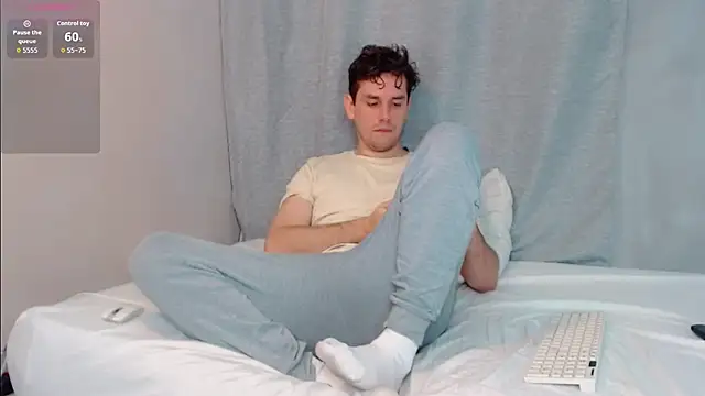 Snapshot of Luc_7 chatting on 02/21/26, 07:38 Luc 7 online show from 02/21/26, 07:38