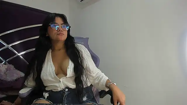 Snapshot of LunaScarleht chatting on 02/12/26, 01:22 LunaScarleht online show from 02/12/26, 01:22