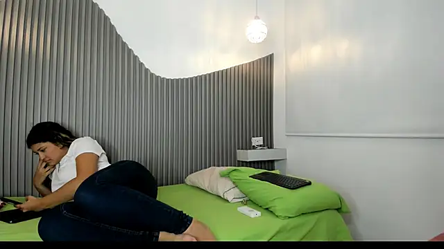 Rose blonde   online show from 06/24/26, 10:18