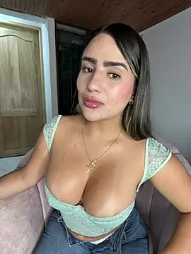 Snapshot of Miilana_ chatting on 05/23/26, 10:20 Miilana online show from 05/23/26, 10:20