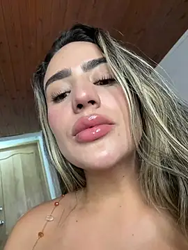 Snapshot of Miilana_ chatting on 05/15/26, 11:47 Miilana online show from 05/15/26, 11:47
