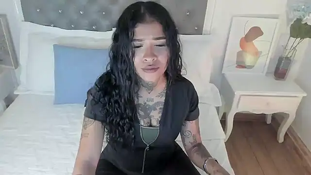 Snapshot of Aisha_Haddad chatting on 05/21/26, 01:52 Aisha Haddad online show from 05/21/26, 01:52