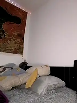 Snapshot of Lucy_allen1 chatting on 02/14/26, 02:23 Lucy allen1 online show from 02/14/26, 02:23