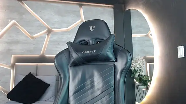 Snapshot of SinLickerr chatting on 02/26/26, 07:36 SinLickerr online show from 02/26/26, 07:36