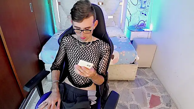 Top and bottom online show from 03/21/26, 08:24