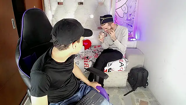 Top and bottom online show from 03/15/26, 08:27