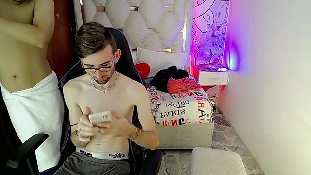 Top and bottom online show from 03/19/26, 08:09