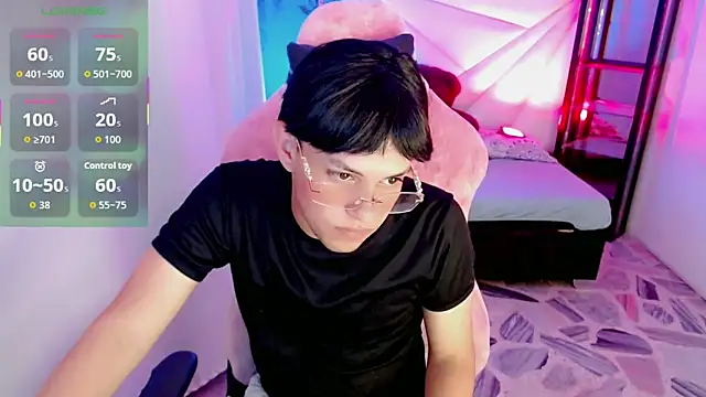 Snapshot of Top_and_bottom chatting on 05/19/26, 01:56 Top and bottom online show from 05/19/26, 01:56