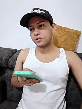 Top and bottom online show from 08/06/26, 03:12