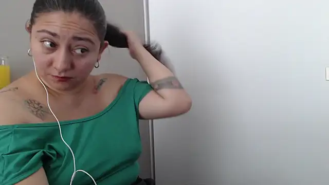 Snapshot of fransheska_1 chatting on 02/23/26, 12:50 fransheska 1 online show from 02/23/26, 12:50