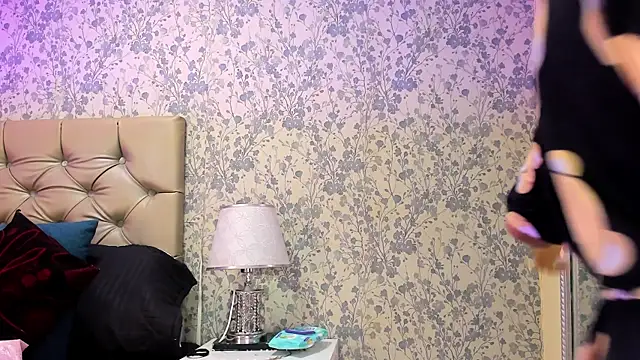 Snapshot of CloheBell chatting on 02/17/26, 12:02 CloheBell online show from 02/17/26, 12:02